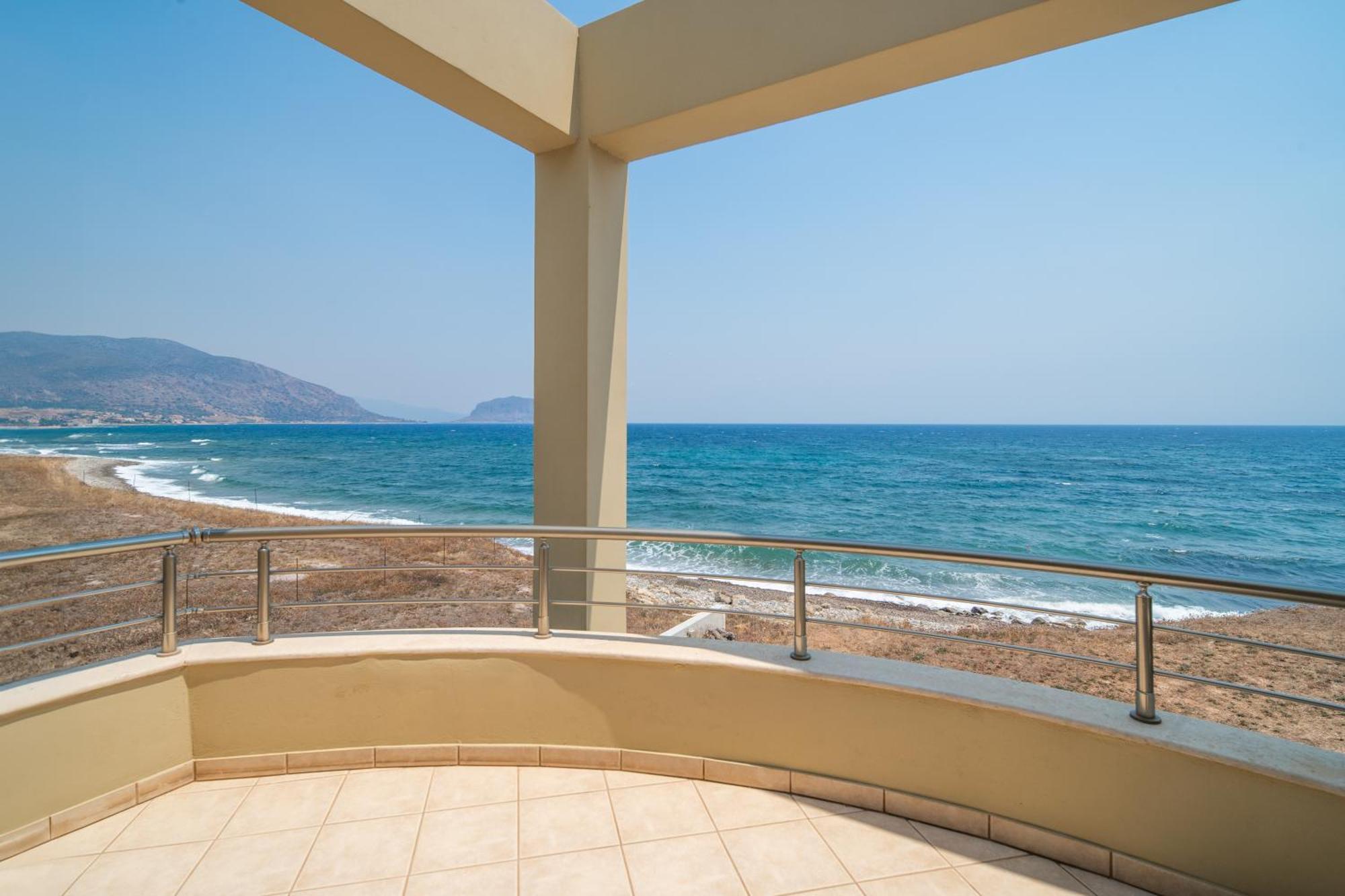 Spacious Beachfront Maisonettes With Stunning Views & A Private Beach Monemvasía Cameră foto